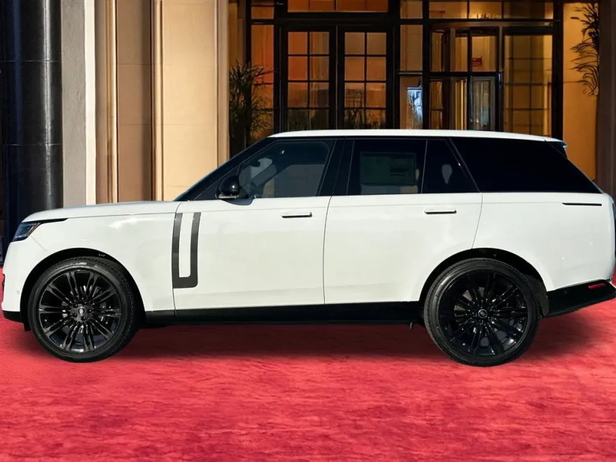 2025 Land Rover Range Rover SE photo 1