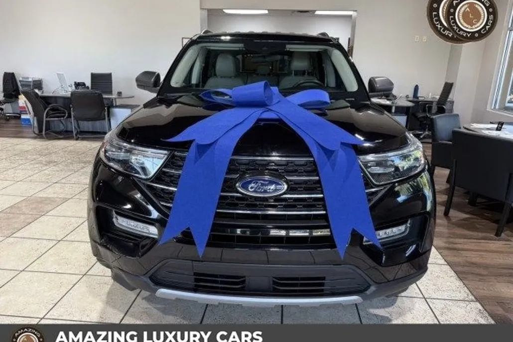 2024 Ford Explorer XLT photo 1