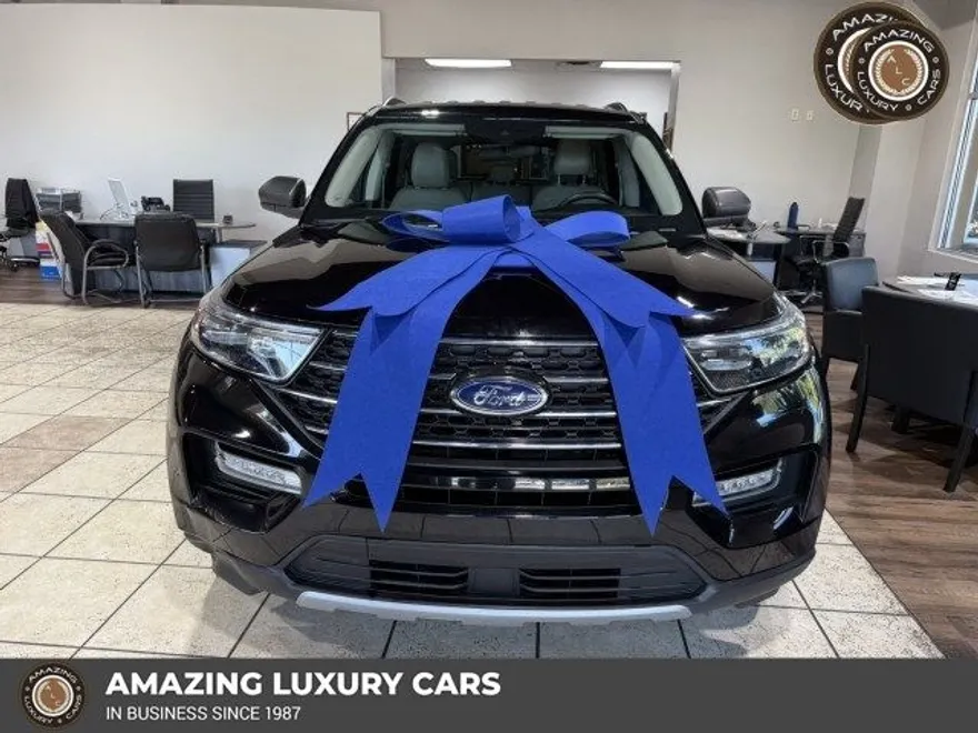 2024 Ford Explorer XLT photo 1