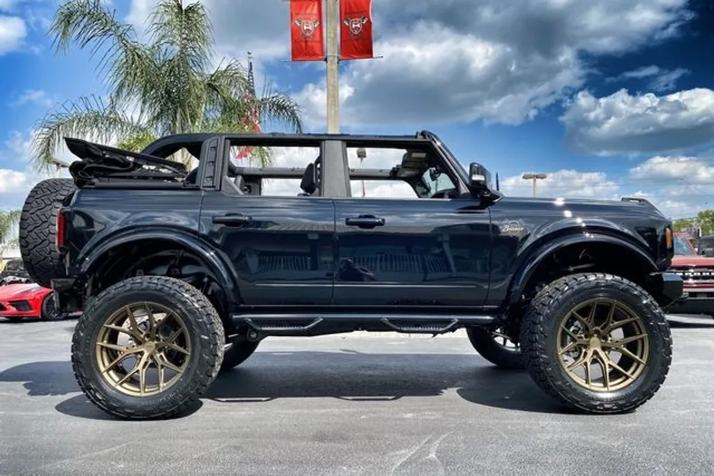 2022 Ford Bronco Outer Banks photo 1