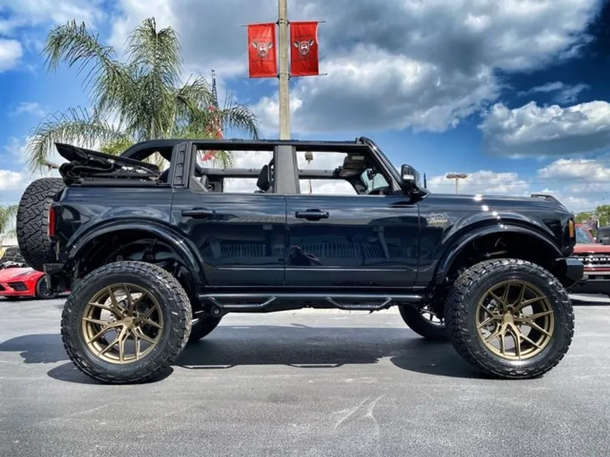 2022 Ford Bronco Outer Banks photo 1