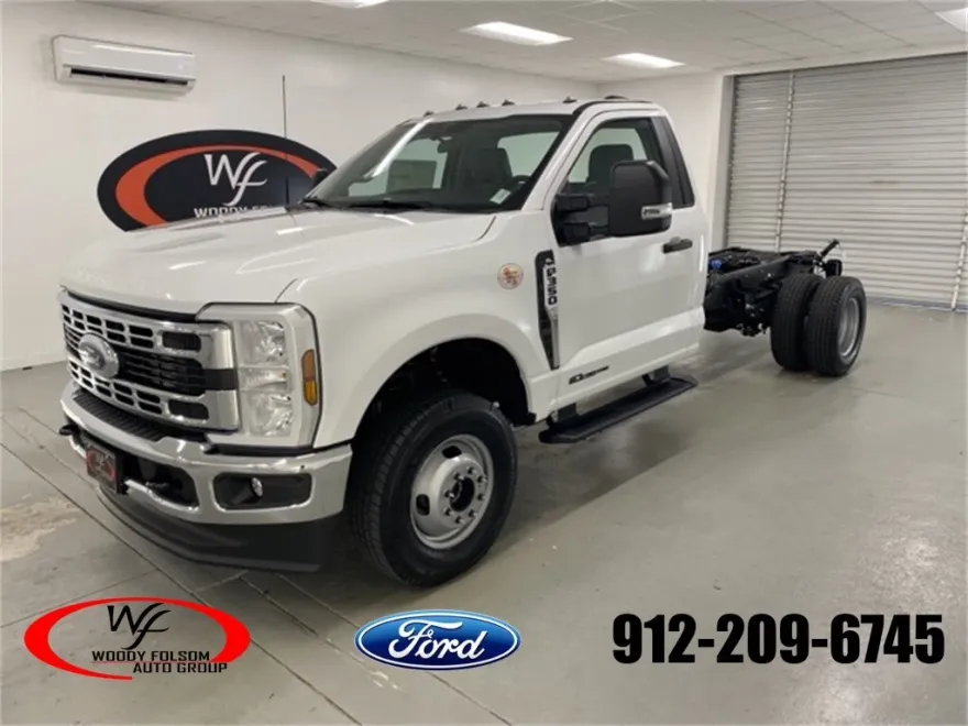 2025 Ford F-350 photo 1