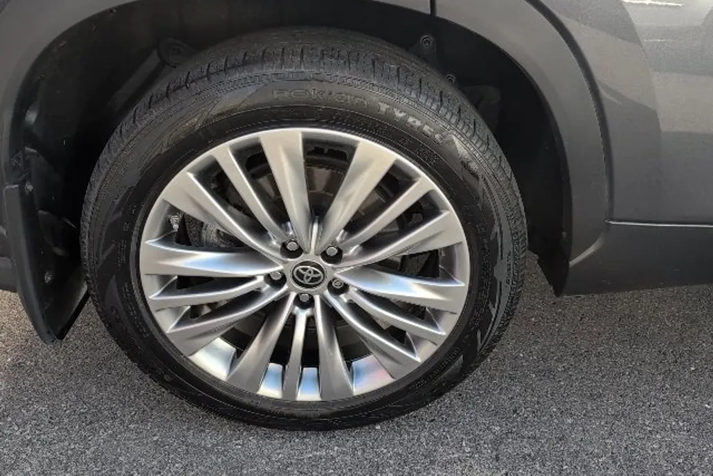 2022 Toyota Highlander Hybrid Platinum photo 1