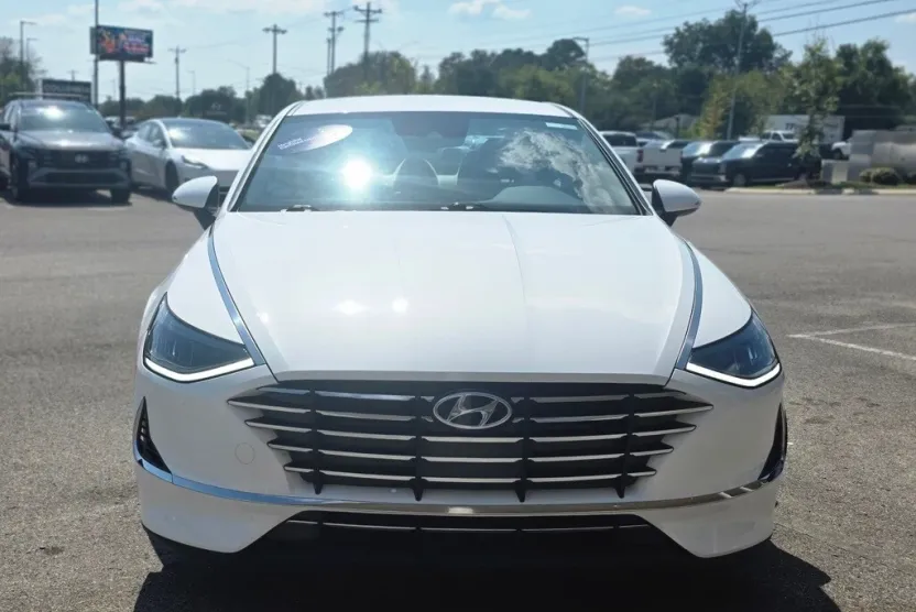 2023 Hyundai Sonata SE photo 1