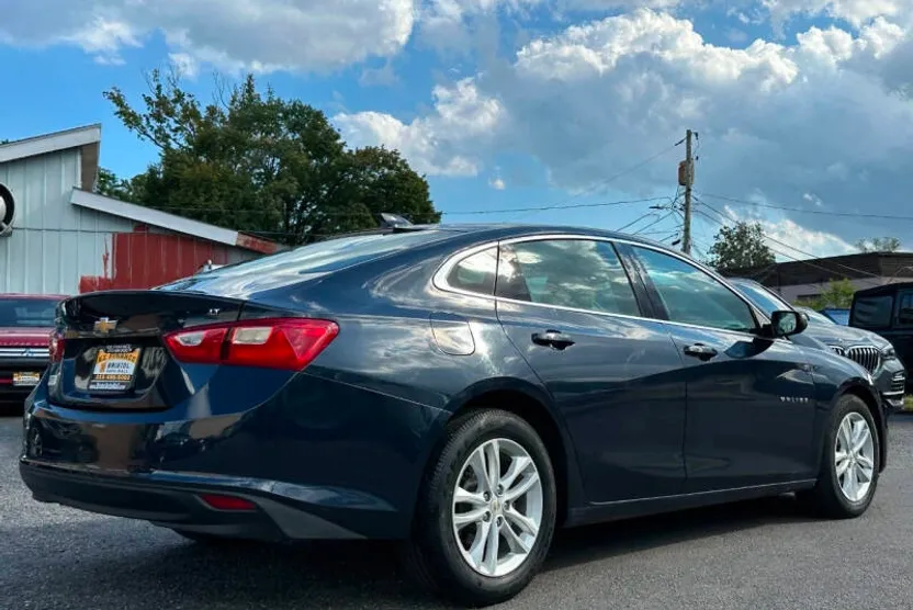 2016 Chevrolet Malibu 1LT photo 1