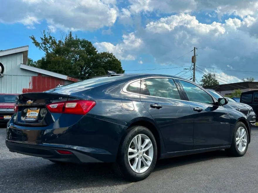 2016 Chevrolet Malibu 1LT photo 1