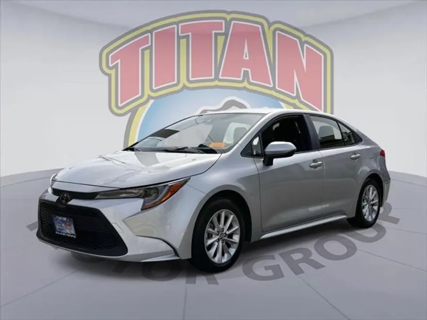 2019 Toyota Corolla LE photo 1