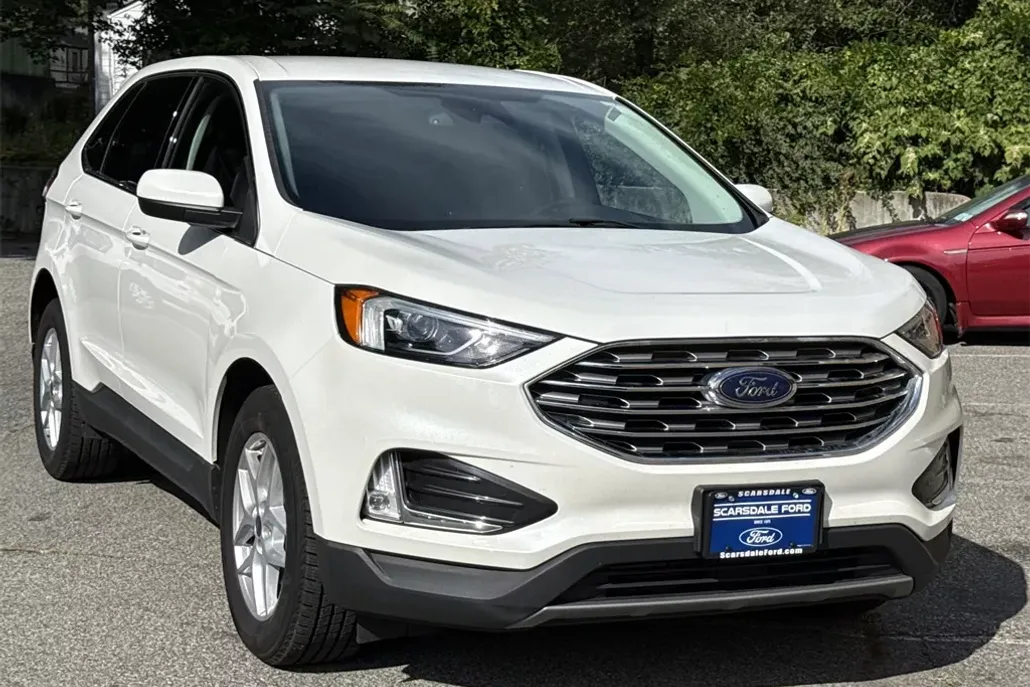 2022 Ford Edge SEL photo 1