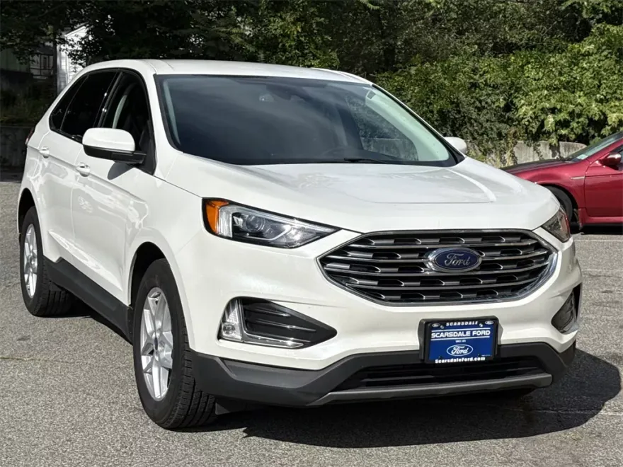 2022 Ford Edge SEL photo 1