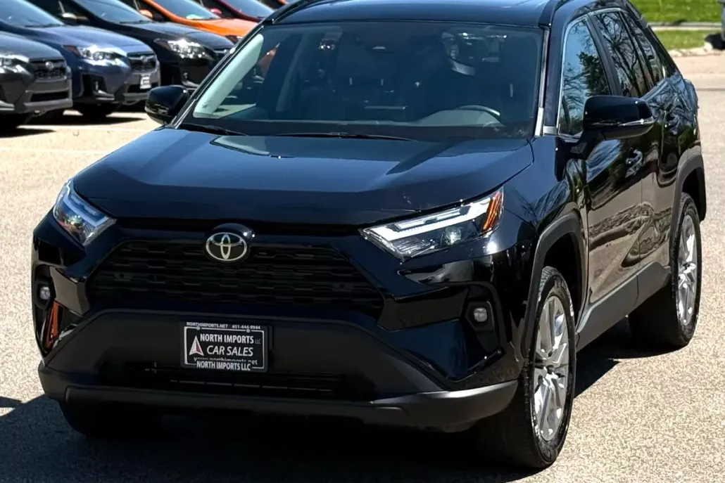 2022 Toyota RAV4 XLE Premium photo 1