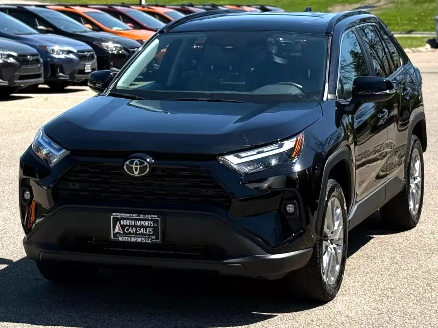 2022 Toyota RAV4 XLE Premium photo 1