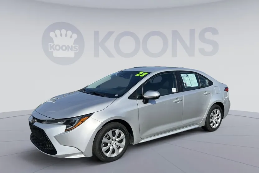2022 Toyota Corolla LE photo 1
