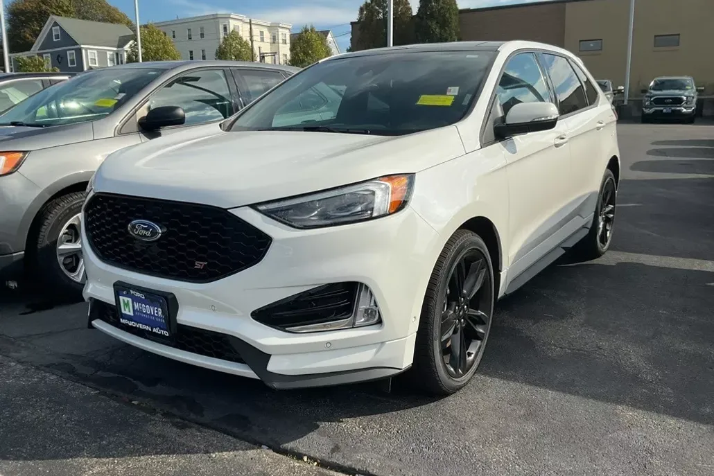 2022 Ford Edge ST photo 1