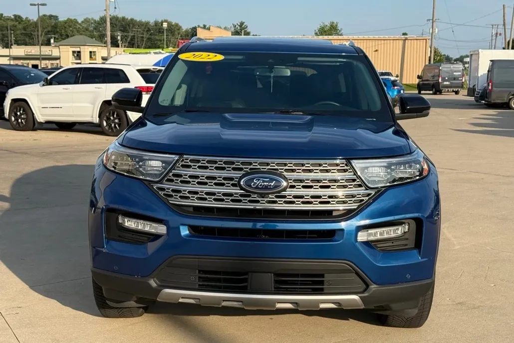 2022 Ford Explorer Limited photo 1