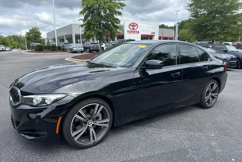 2023 Bmw 330i Sedan photo 1