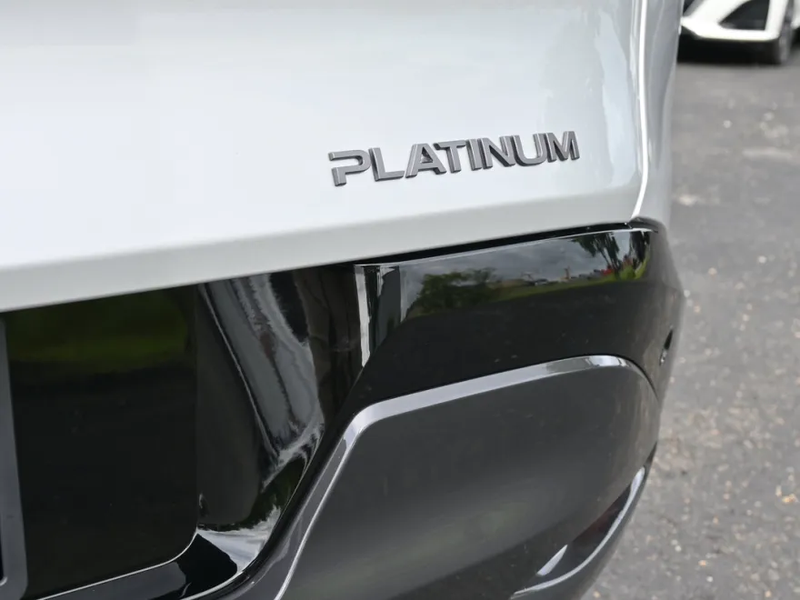 2025 Nissan Murano Platinum photo 1