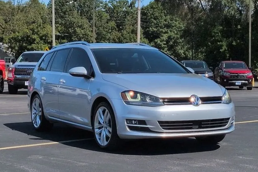 2015 Volkswagen Golf SportWagen TDI S photo 1