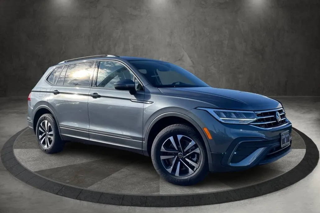 2024 Volkswagen Tiguan S photo 1