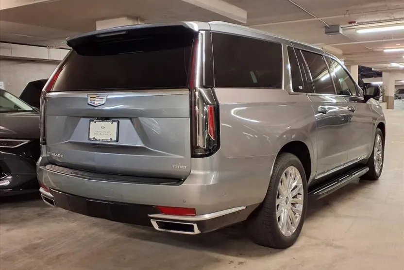 2022 Cadillac Escalade ESV Premium Luxury photo 1