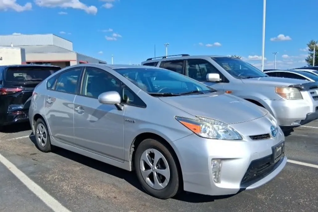 2014 Toyota Prius Two photo 1