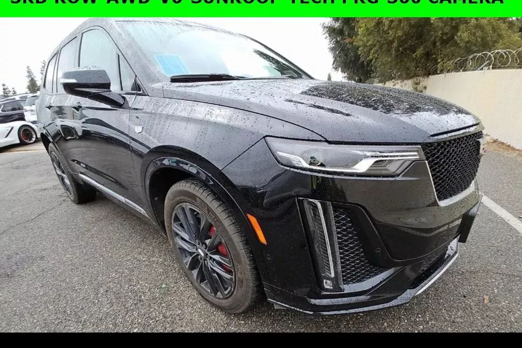 2024 Cadillac XT6 Sport photo 1
