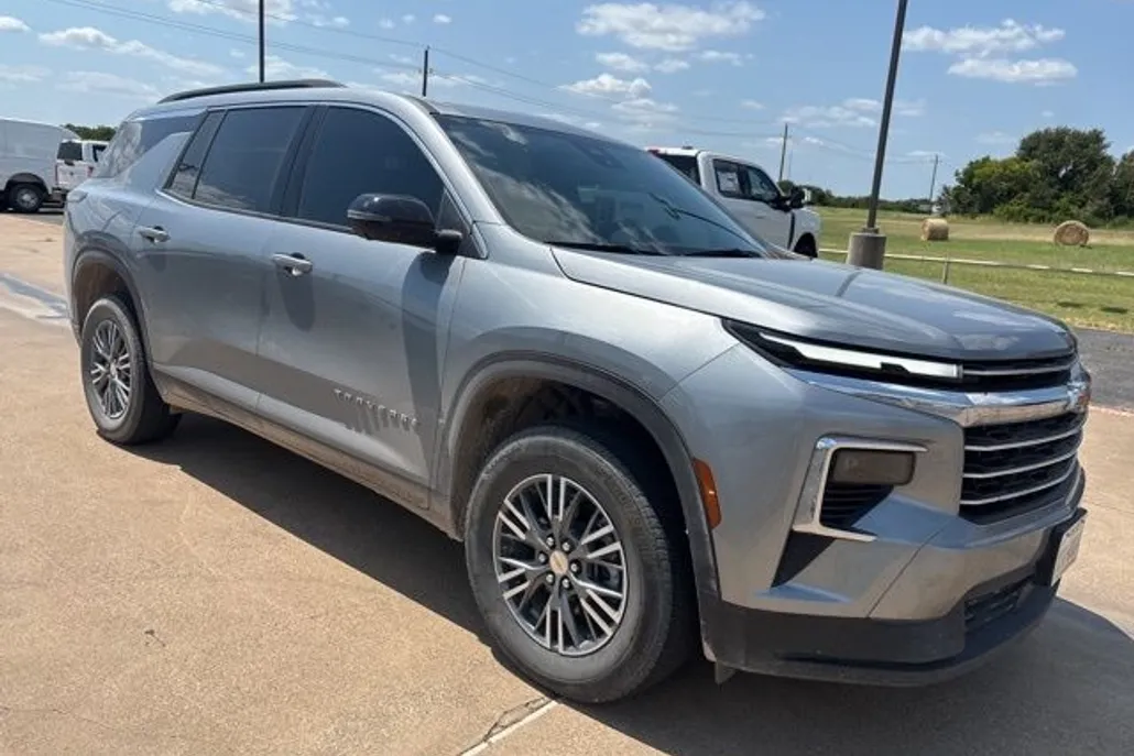 2024 Chevrolet Traverse 1LT photo 1