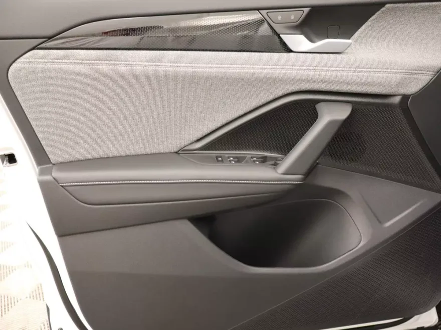 2025 Volkswagen Tiguan S photo 1