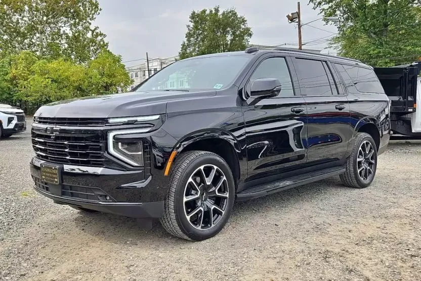 2025 Chevrolet Suburban RST photo 1