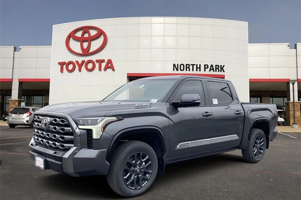 2025 Toyota Tundra Platinum photo 1