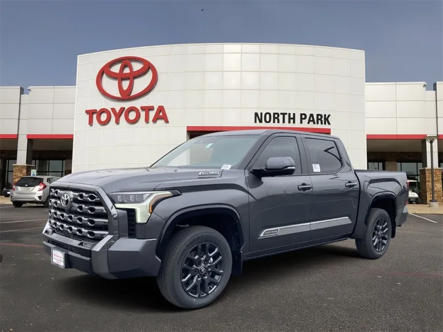 2025 Toyota Tundra Platinum photo 1