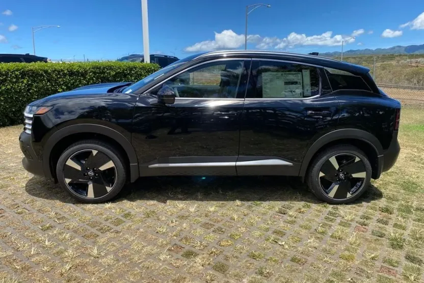 2025 Nissan Kicks SR photo 1