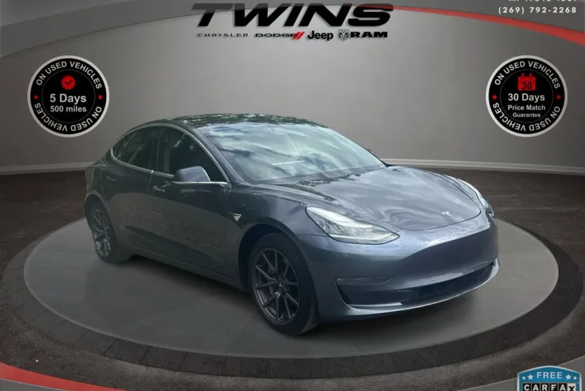 2019 Tesla Model 3 Standard Range photo 1