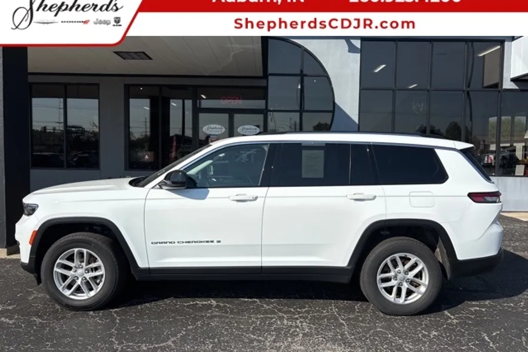 2023 Jeep Grand Cherokee Laredo photo 1