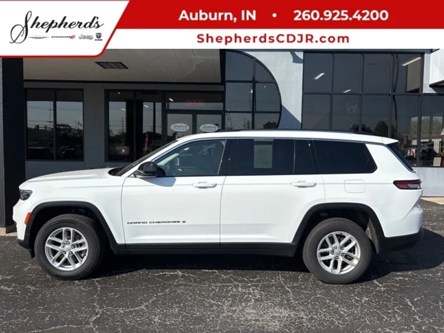 2023 Jeep Grand Cherokee Laredo photo 1