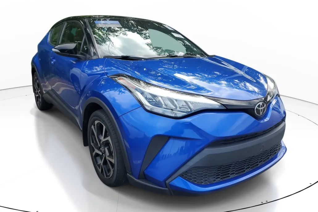 2020 Toyota C-HR XLE photo 1