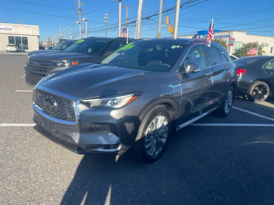 2023 Infiniti QX50 Luxe AWD photo 1
