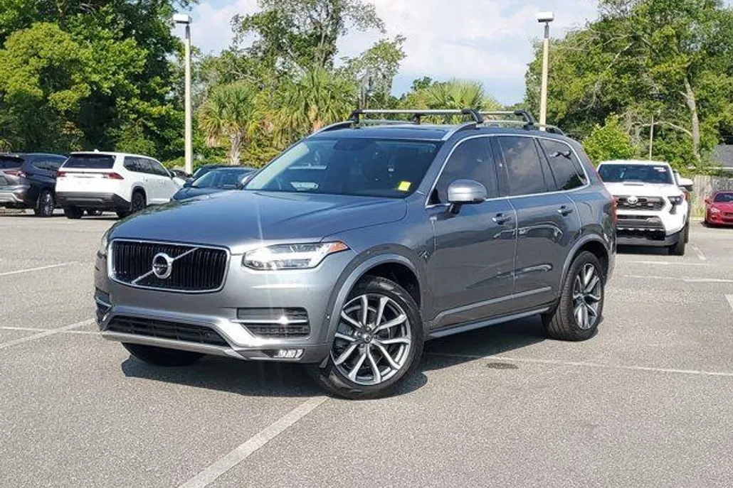 2018 Volvo XC90 Momentum photo 1