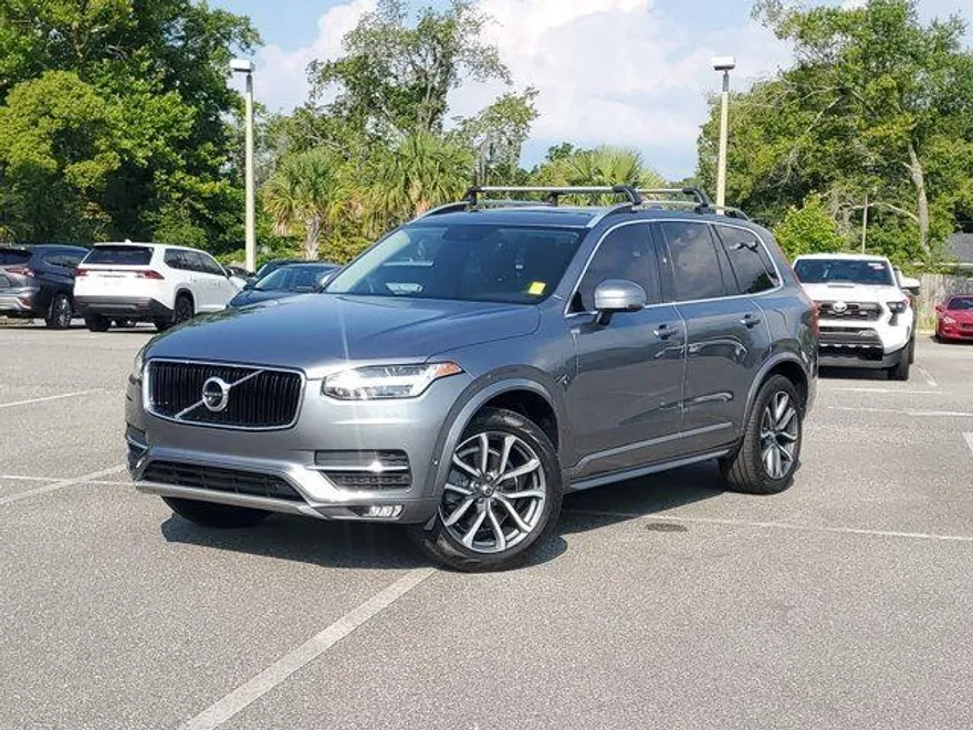 2018 Volvo XC90 Momentum photo 1