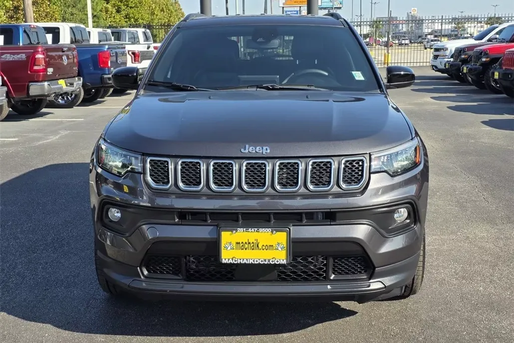 2024 Jeep Compass Latitude photo 1