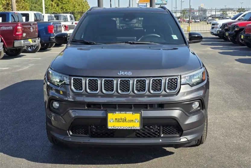 2024 Jeep Compass Latitude photo 1