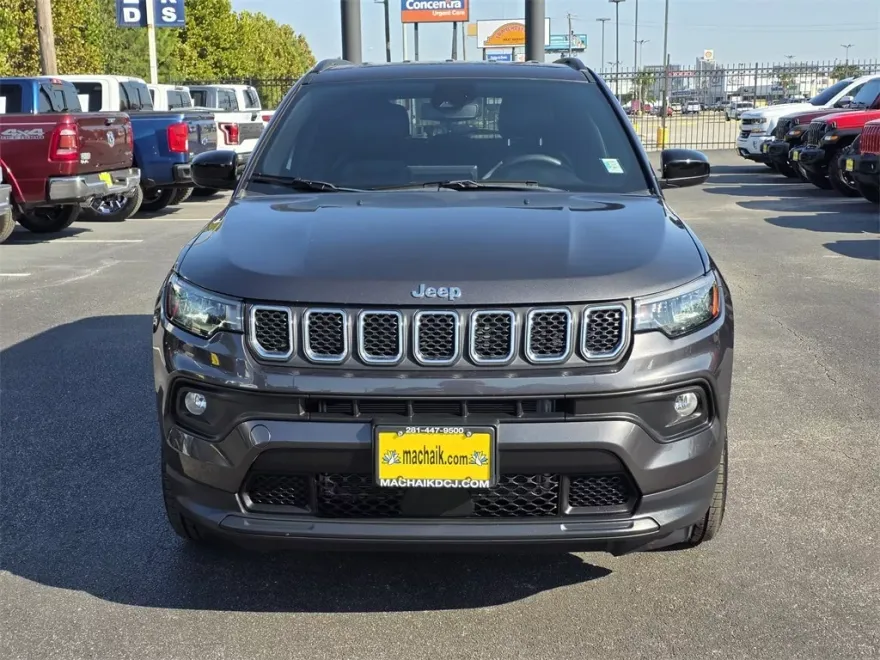 2024 Jeep Compass Latitude photo 1