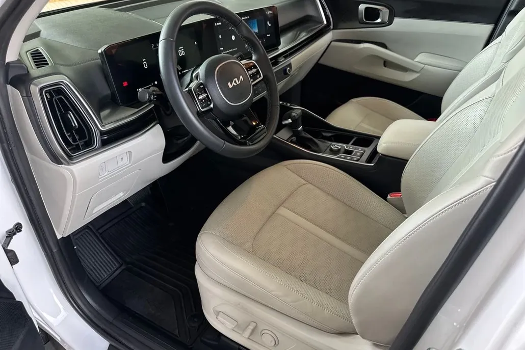 2025 Kia Sorento S photo 1