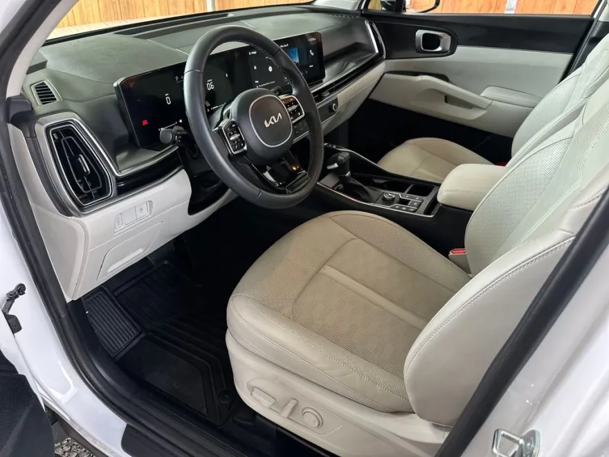 2025 Kia Sorento S photo 1