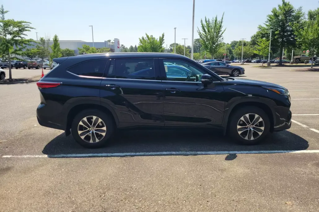 2022 Toyota Highlander XLE photo 1