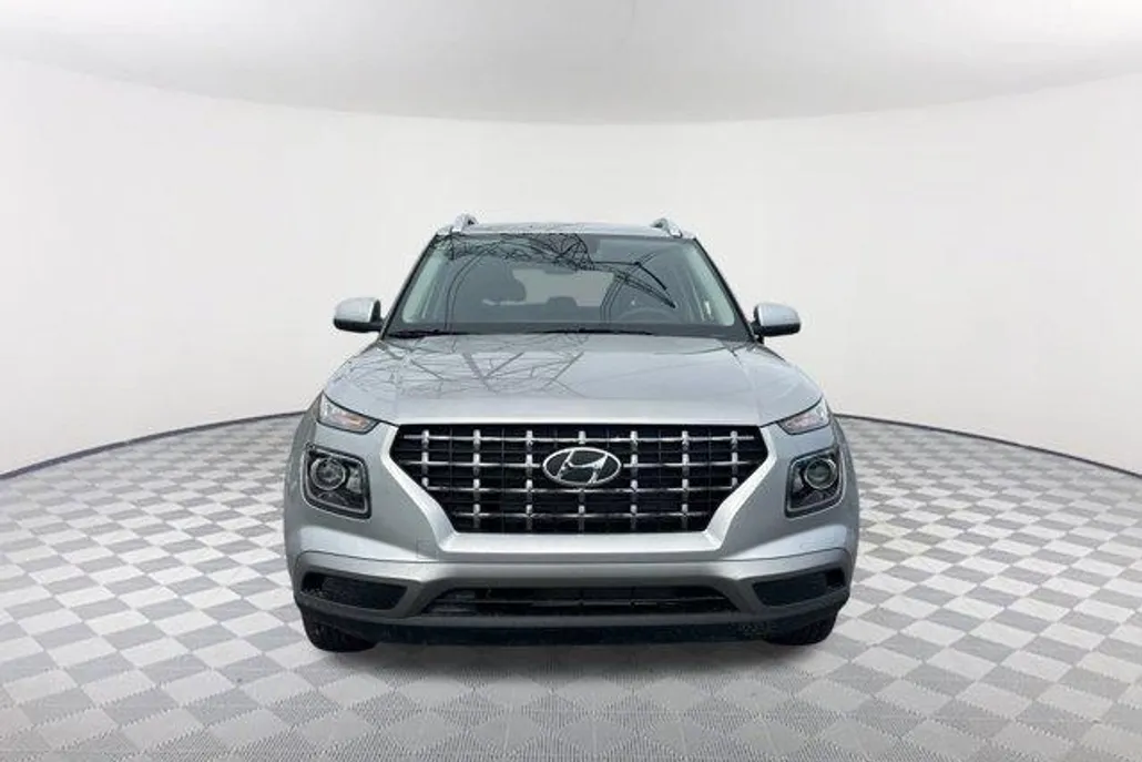 2025 Hyundai Venue SEL photo 1