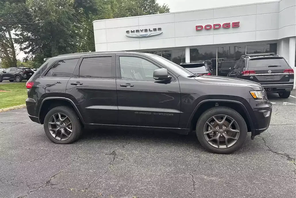 2021 Jeep Grand Cherokee Anniversary Edition photo 1