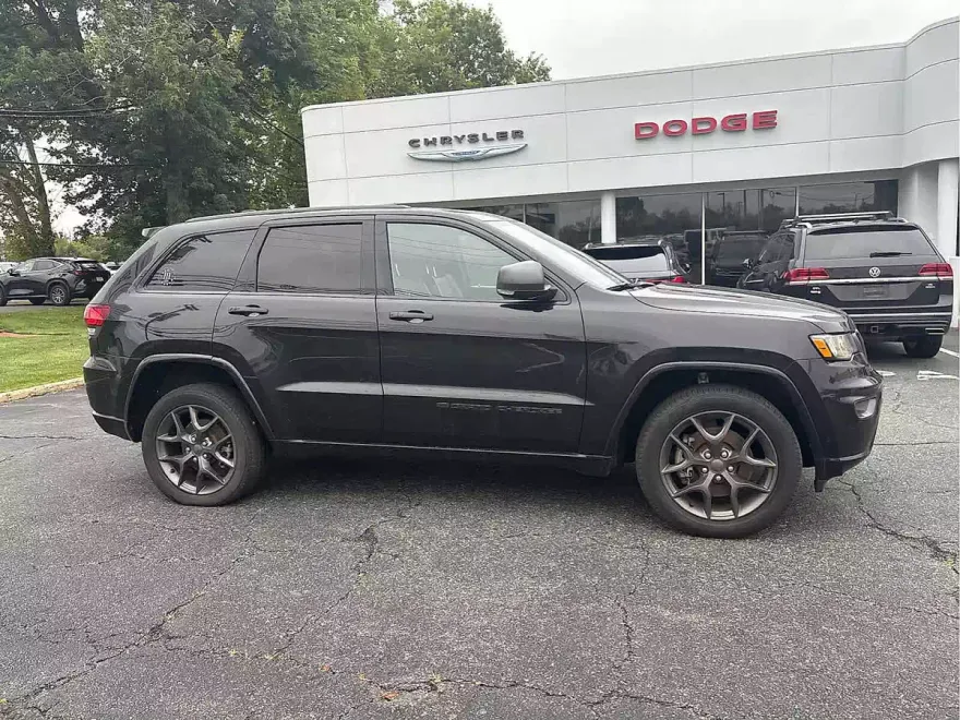 2021 Jeep Grand Cherokee Anniversary Edition photo 1