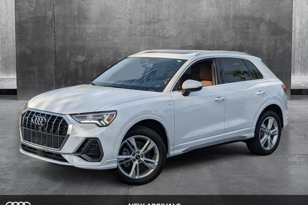 2024 Audi Q3 S line Premium Plus photo 1