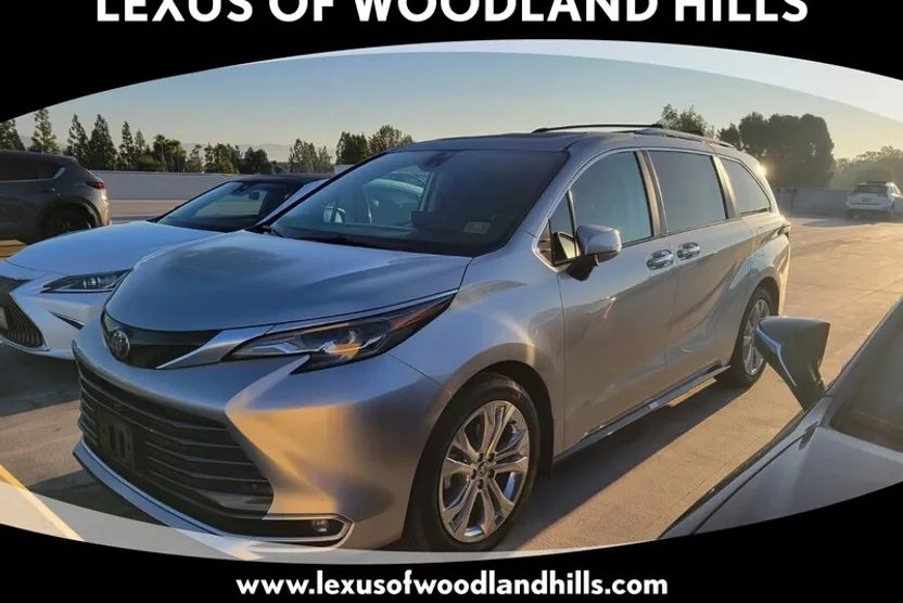 2024 Toyota Sienna Platinum photo 1