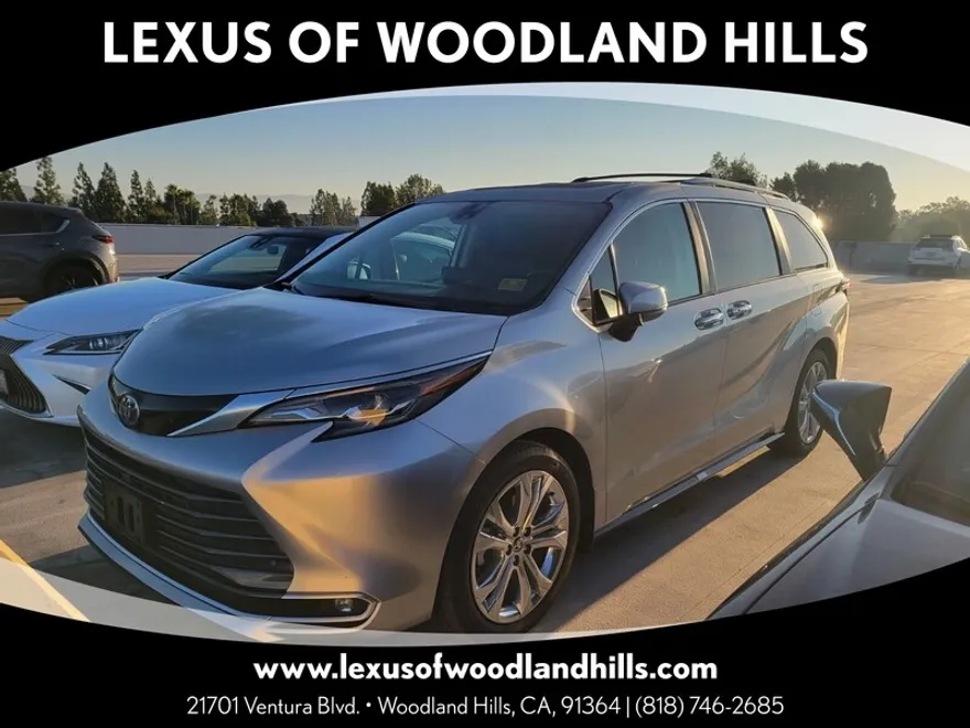 2024 Toyota Sienna Platinum photo 1